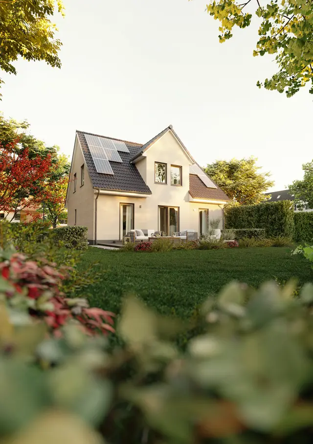 Blick vom Garten auf Flair 134 mit einer umweltfreundlichen PV-Anlage für nachhaltiges Wohnen.